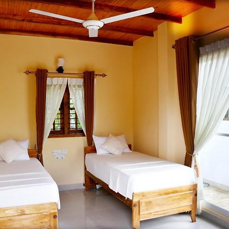 Bluewater Beach Resort Trincomalee Extérieur photo