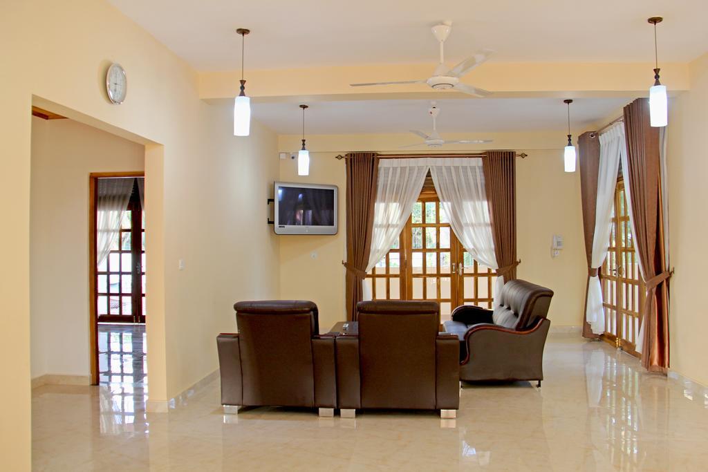 Bluewater Beach Resort Trincomalee Extérieur photo