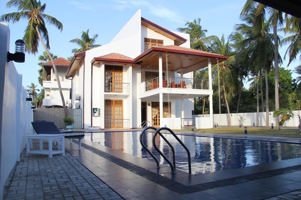 Bluewater Beach Resort Trincomalee Extérieur photo